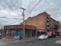 Building Photo - 16 Caroline St