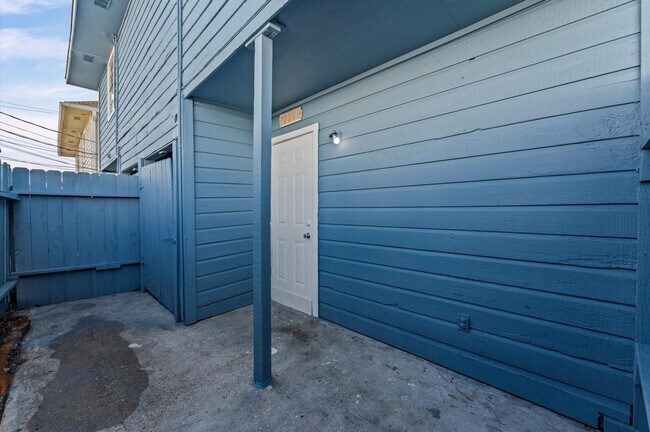 Building Photo - 12206 Ormandy St
