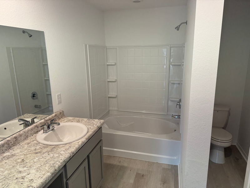 Building Photo - 10700 Mason Dr