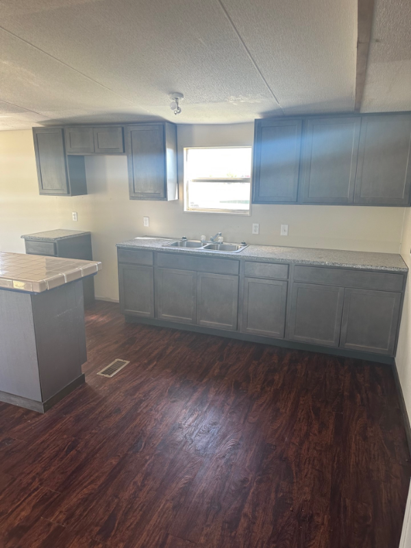 Building Photo - 400 Lorena Meadows Dr