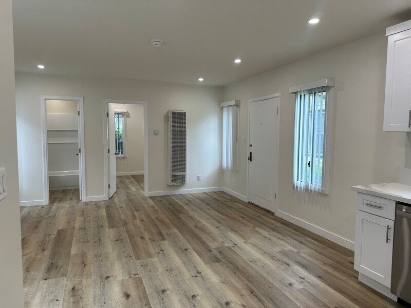 Building Photo - 2616 1/4 S Halldale Ave