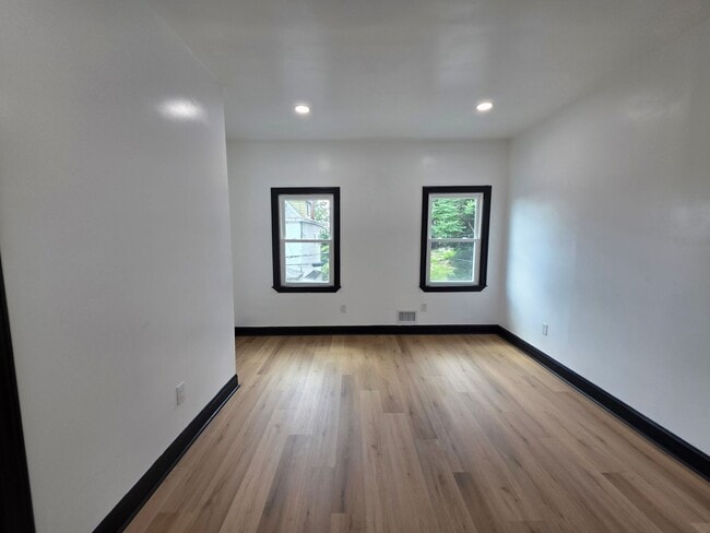 Building Photo - 5 Millbridge St