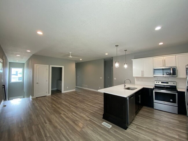 Building Photo - Beautiful and Unique Carriage House style home!