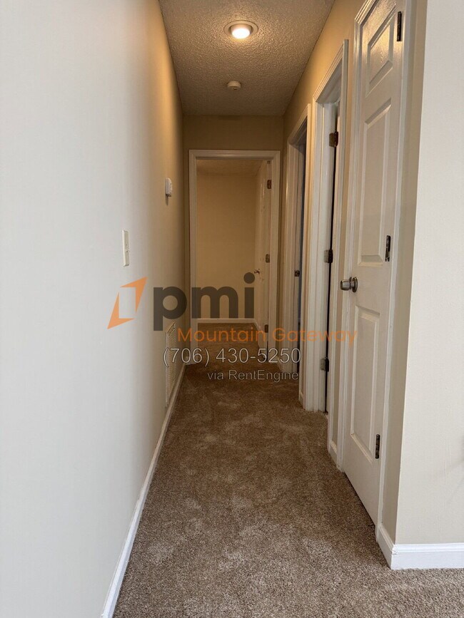 Building Photo - 82 Primrose Dr