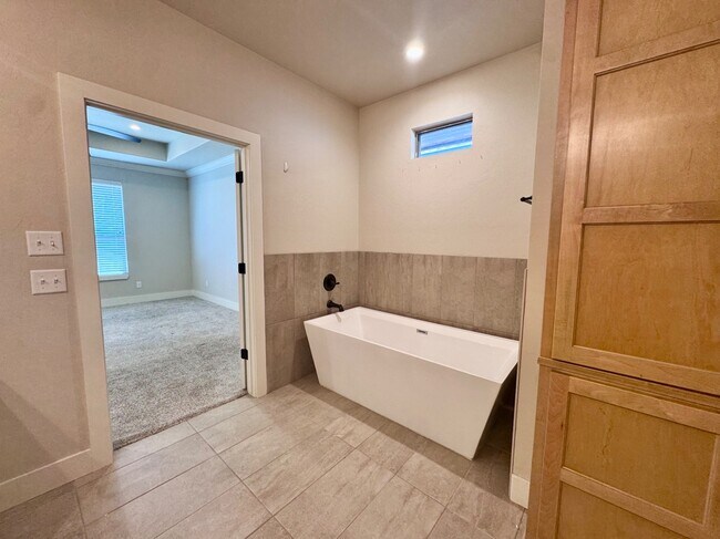 Building Photo - 1308 Lemon Ranch Rd