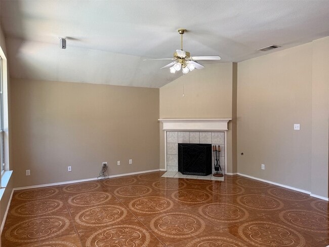 Building Photo - 405 Love Bird Ln