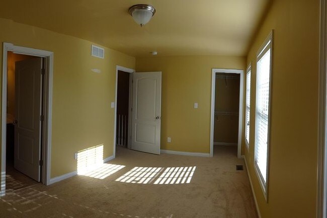 Building Photo - 323 Burley Ave