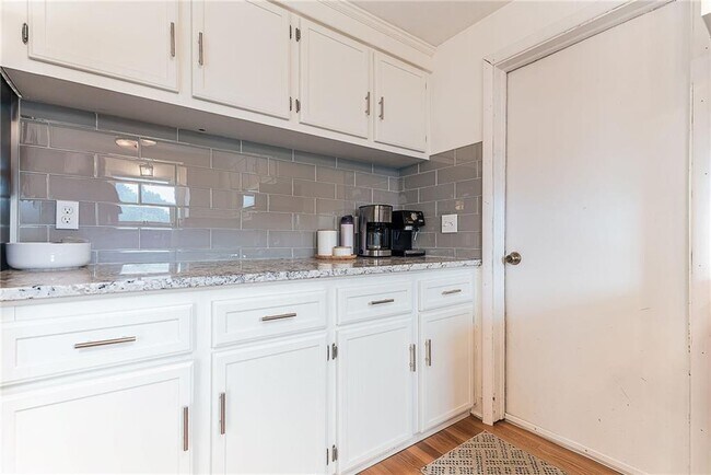 Building Photo - 25 Stony Brook Dr