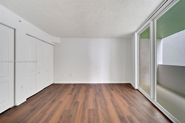 Building Photo - 1756 N Bayshore Dr
