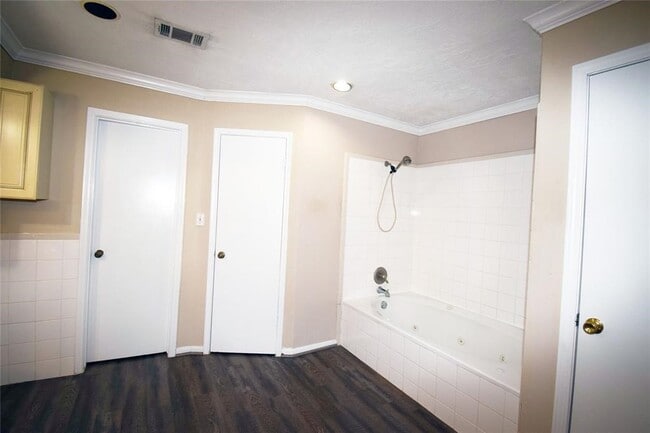 Building Photo - 1806 Cedarwood Ct
