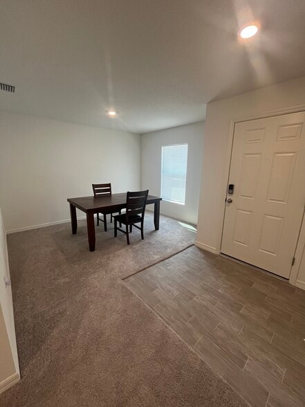 Building Photo - 27 Wood Cedar Dr