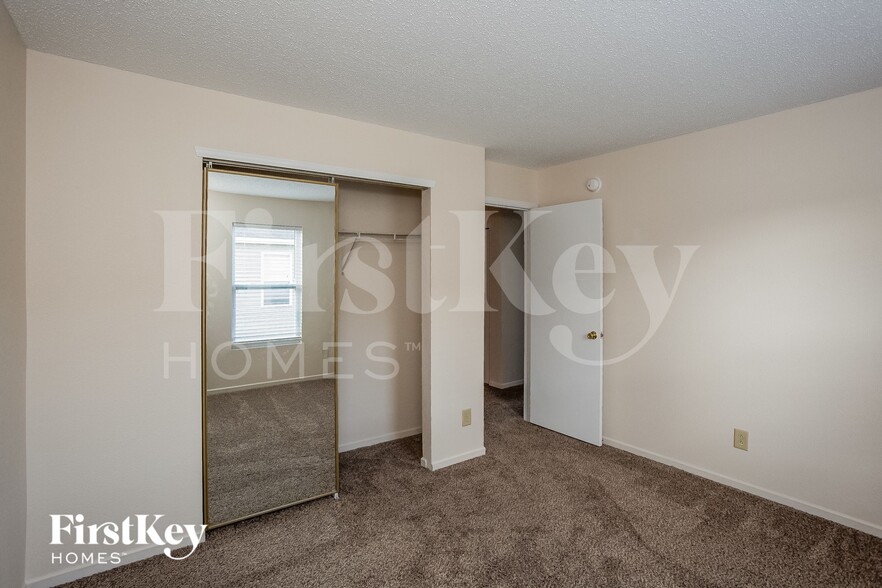 Building Photo - 15393 Border Dr