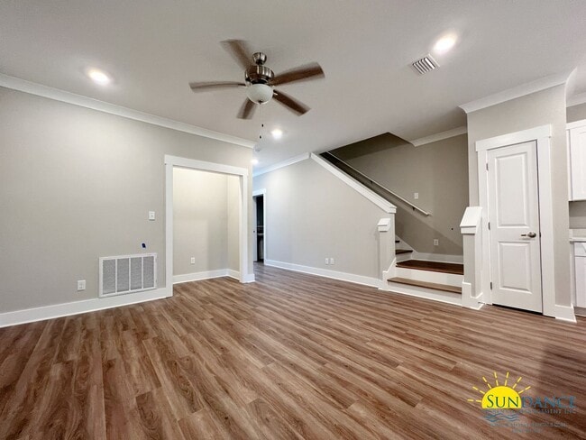 Building Photo - Beautiful 3 Bedroom 2.5 Bathroom Townhome with Garage!