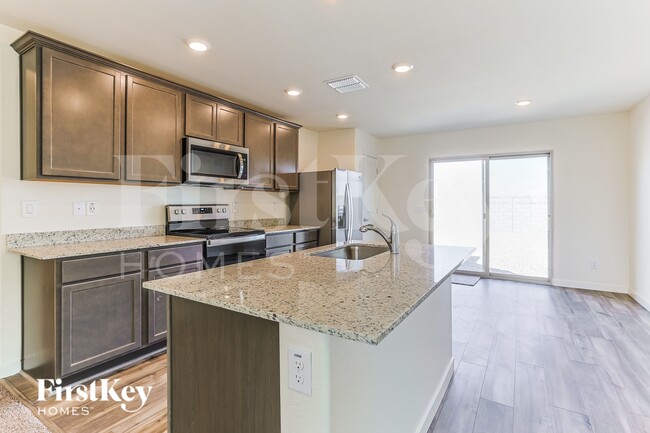 Building Photo - 1032 W 20th St