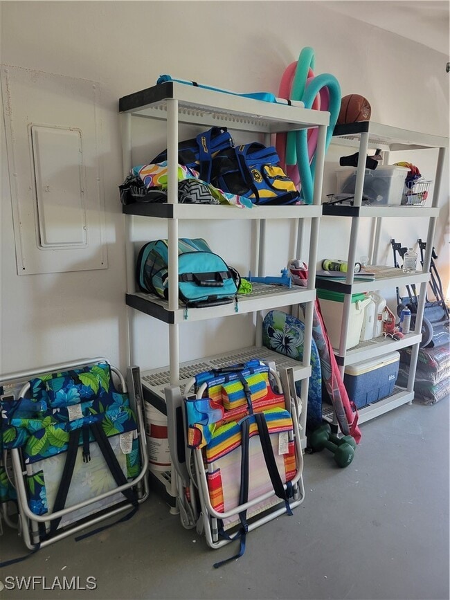 Building Photo - 735 High Pines Dr