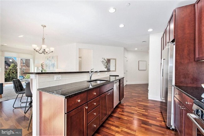 Building Photo - 600 S 24th St