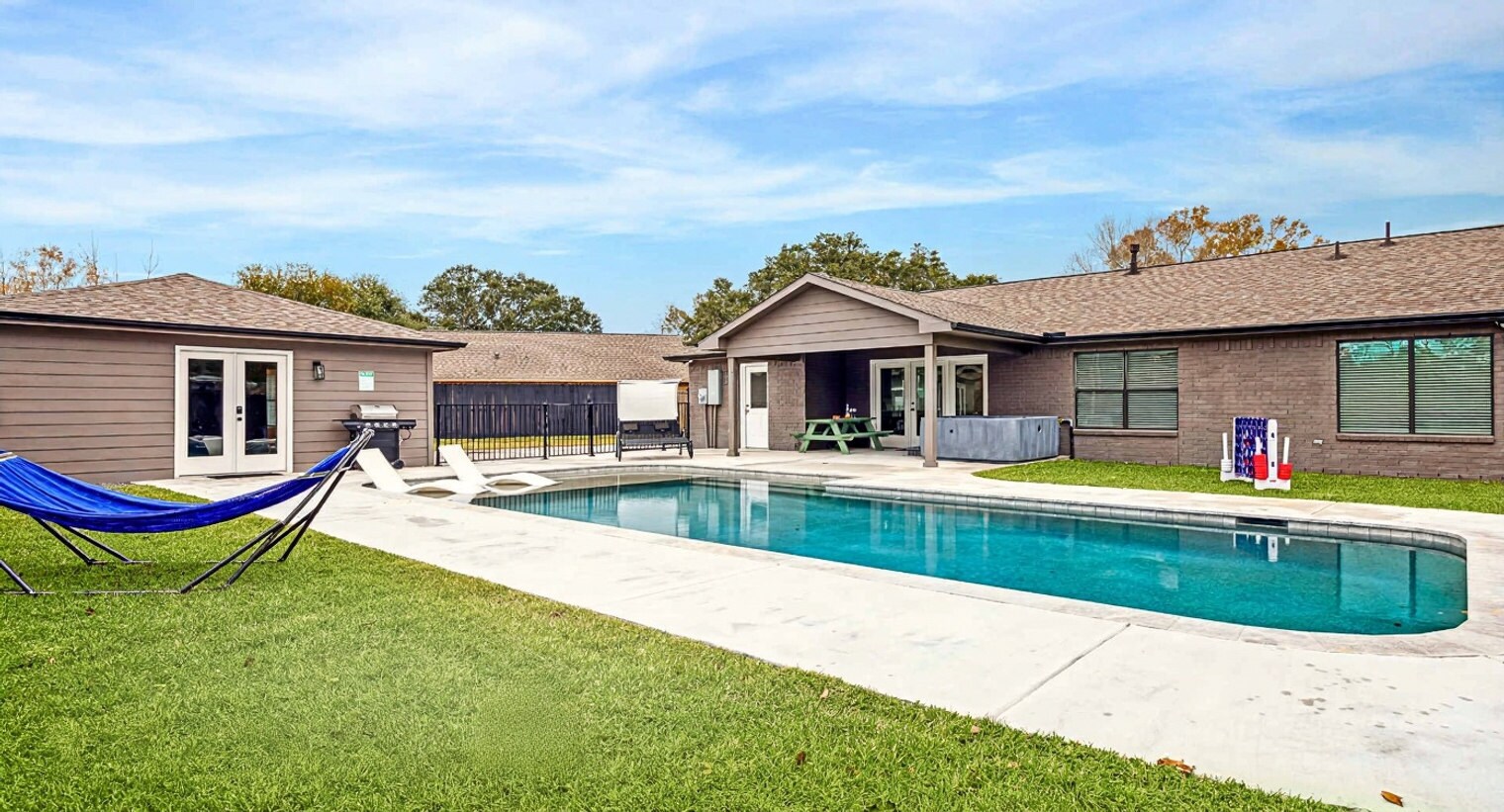 Building Photo - 5631 Cerritos Dr