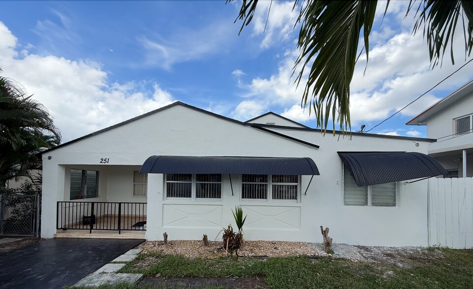 Primary Photo - 251 NW 49th Ave