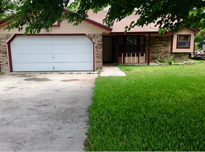 Primary Photo - 116 Saddle Dr