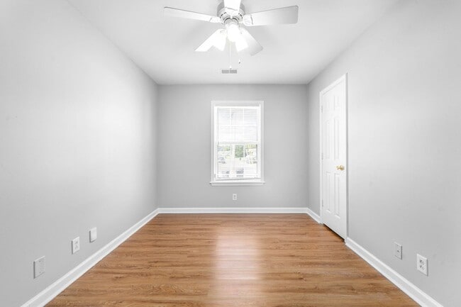 Building Photo - Lovely ranch style minutes from Fort Campbell