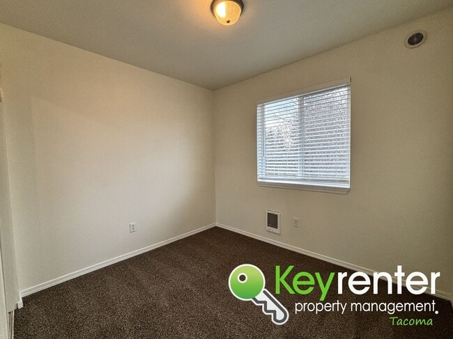 Building Photo - Modern 3 Bedroom 2.5 Bathroom Tacoma Duplex Near Shopping, Parks and Freeways