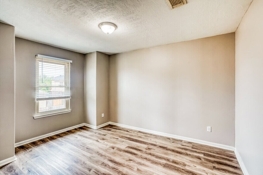 Building Photo - 2614 Elder Park Ct