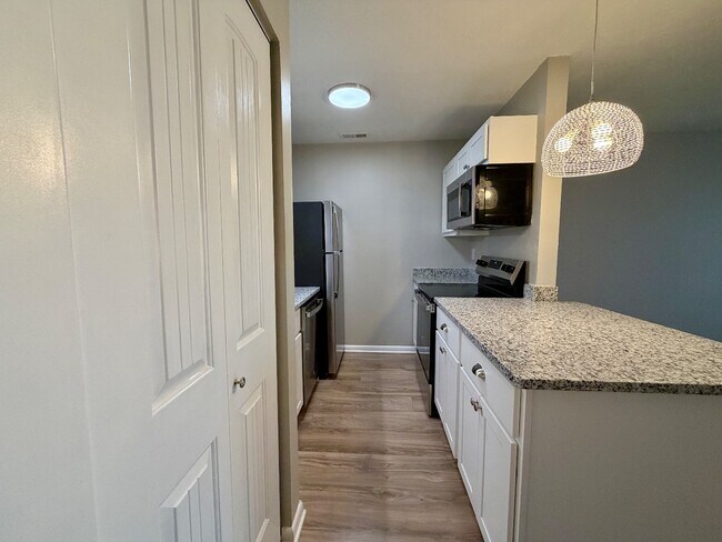 Building Photo - 1128 Southwood Dr