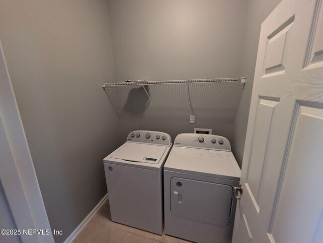 Building Photo - 712 N Edenbridge Way