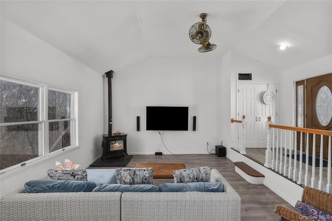 Building Photo - 10 Vernon Dr