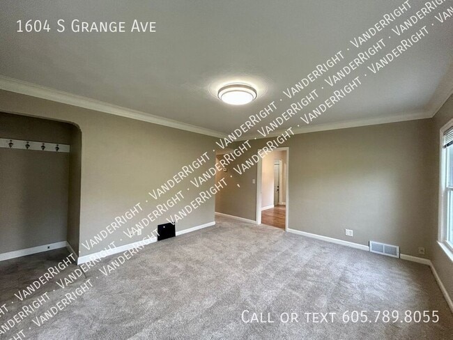 Building Photo - 1604 S Grange Ave