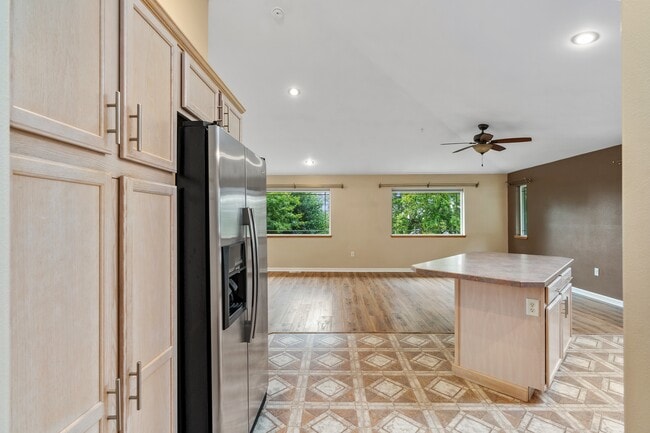 Building Photo - 502 E Ferndale Ave