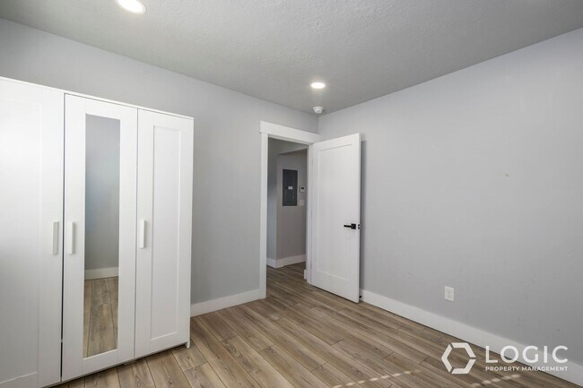 Building Photo - 42 W 500 N