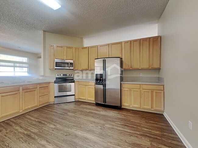 Building Photo - 23856 Flora Parke Blvd