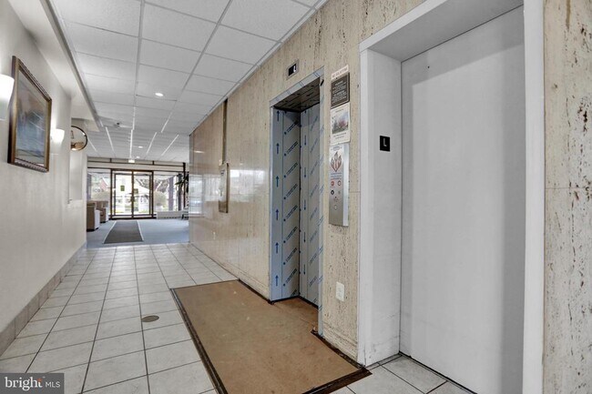 Building Photo - 4401 Roland Ave