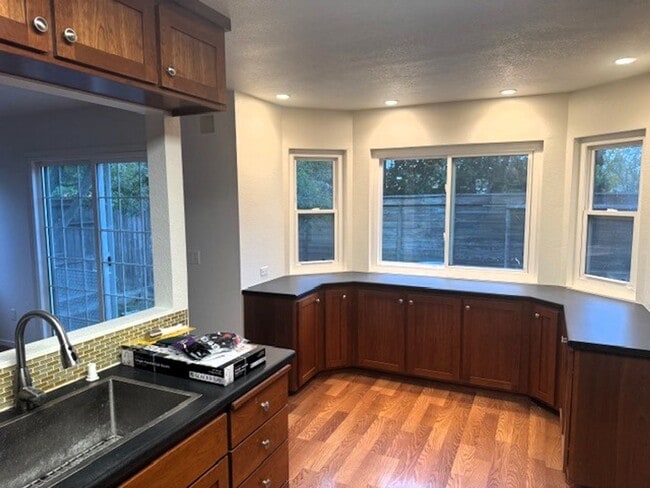 Building Photo - Beautifully Refreshed Home in a Family Neighborhood