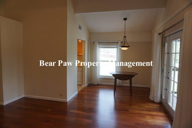 Building Photo - "Penthouse" condo in Evergreen!!