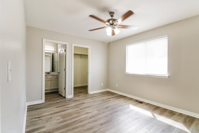 Building Photo - 2114 Juniper Dr