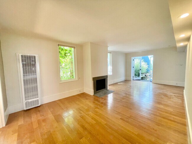 Building Photo - Castro/ Eureka Valley Full Floor Remodeled Victorian Condo in a Garden Setting - PROGRESSIVE