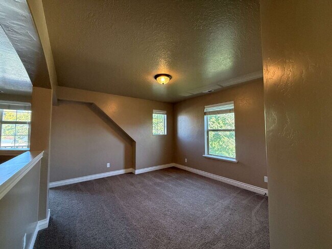 Building Photo - 824 Meadow Marsh Dr