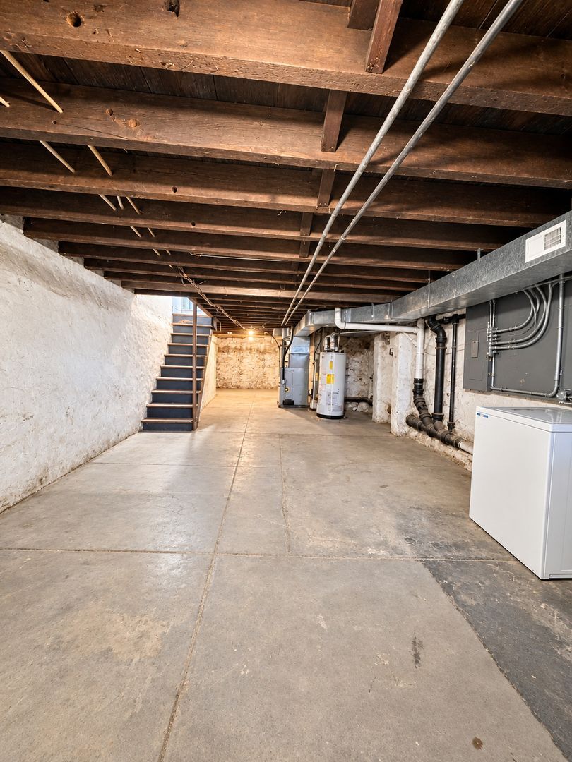 Building Photo - 2171 E Hagert St