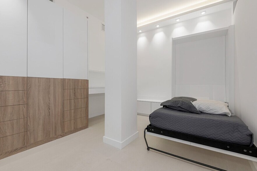 Building Photo - 2301 Collins Ave