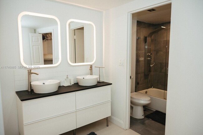 Building Photo - 3725 S Ocean Dr