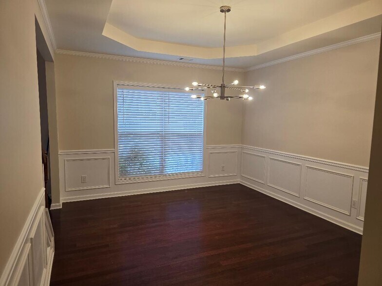 Building Photo - 2143 Somerset Pl SE