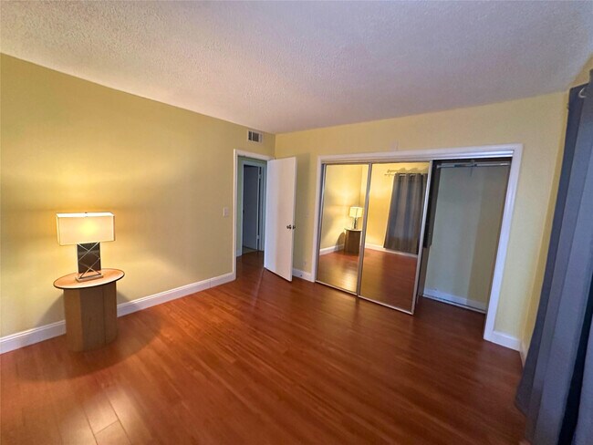 Building Photo - 2171 NE 66th St