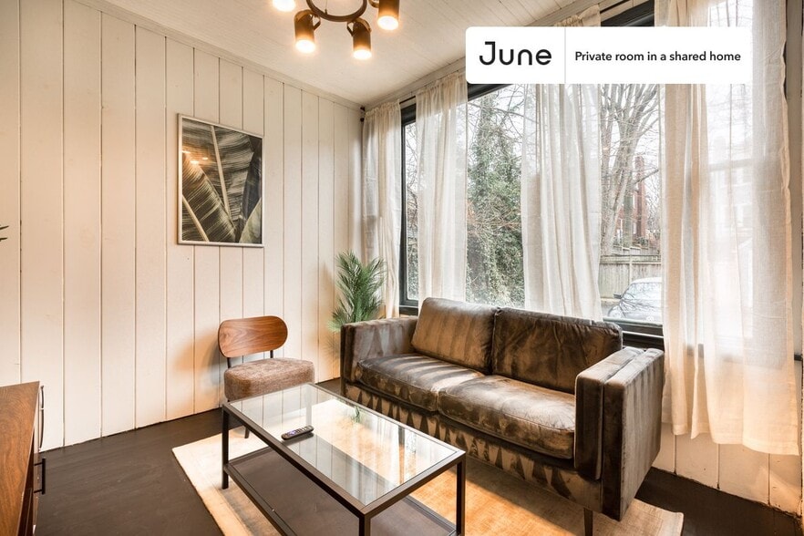 Building Photo - Room in Shared 5 bed/2 bath home in Cleveland Park