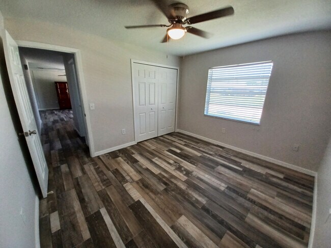 Building Photo - 1503 Spring Dr
