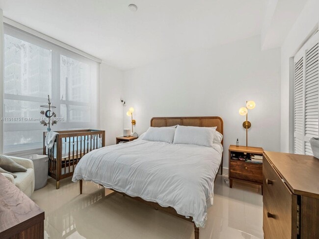 Building Photo - 950 Brickell Bay Dr