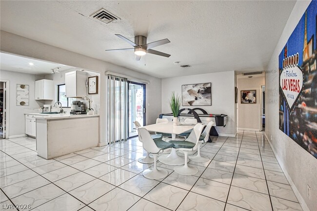 Building Photo - 1505 Hialeah Dr