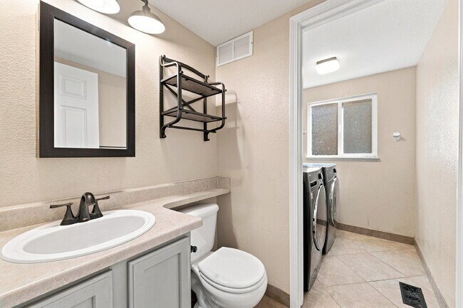 Building Photo - $2,395.95, 4 bed, 3.5 bath located in Colorado Springs with Central AC.