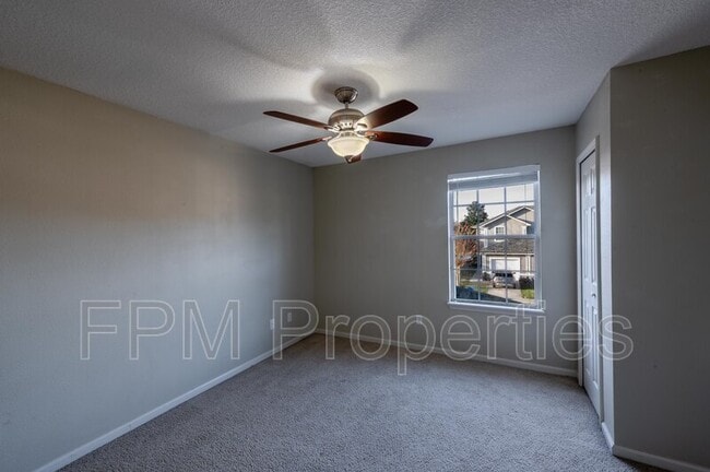 Building Photo - 807 Scrub Jay Dr